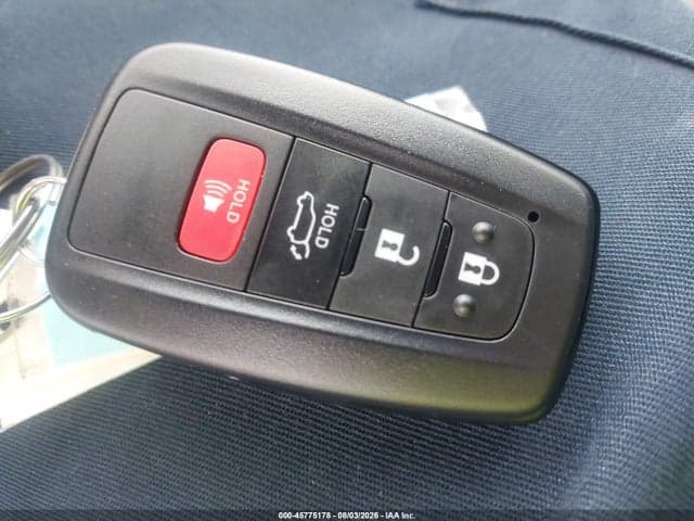2025 TOYOTA RAV4 XLE 11