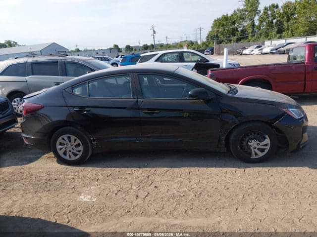 2019 HYUNDAI ELANTRA SE 13