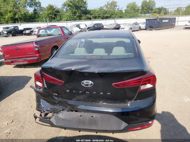 2019 HYUNDAI ELANTRA SE 16