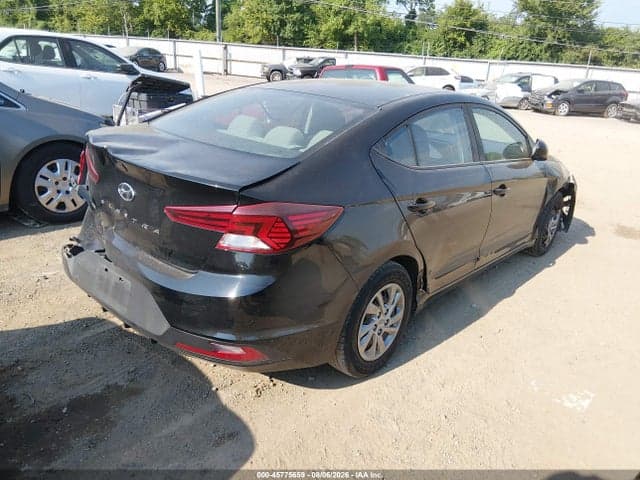 2019 HYUNDAI ELANTRA SE 4