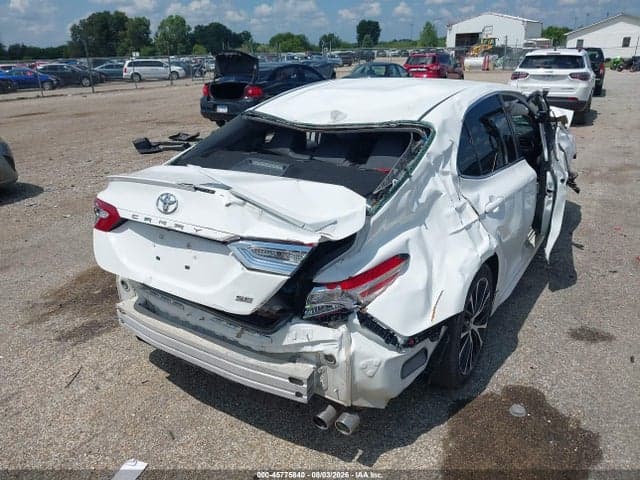 2020 TOYOTA CAMRY SE 4