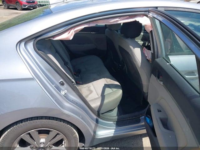 2017 HYUNDAI ELANTRA SE 8