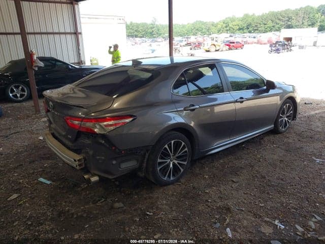 2020 TOYOTA CAMRY SE 4