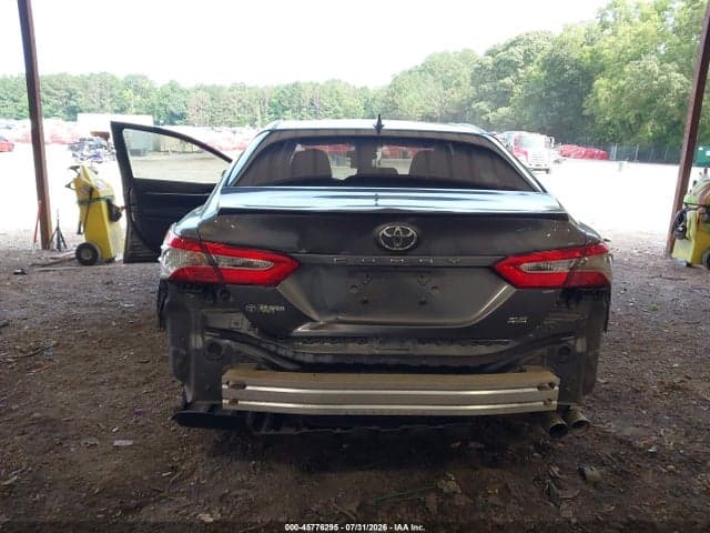 2020 TOYOTA CAMRY SE 6