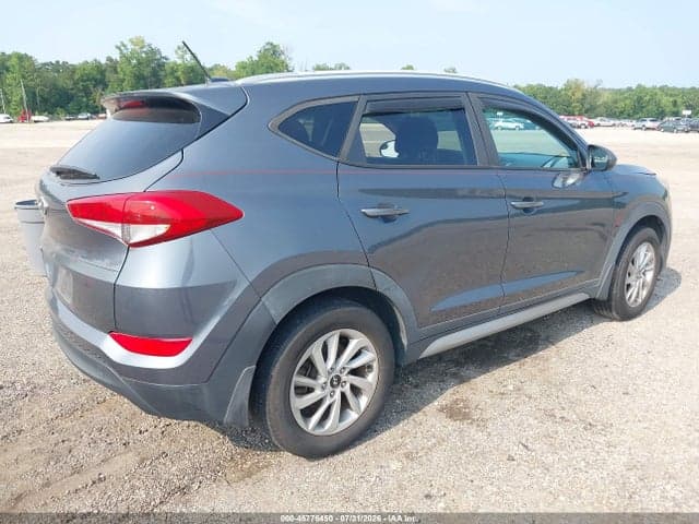 2017 HYUNDAI TUCSON SE 4