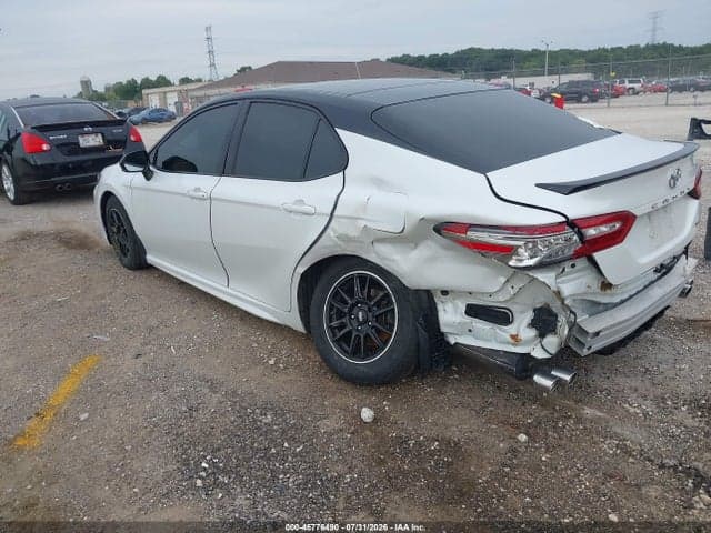 2018 TOYOTA CAMRY XSE 3