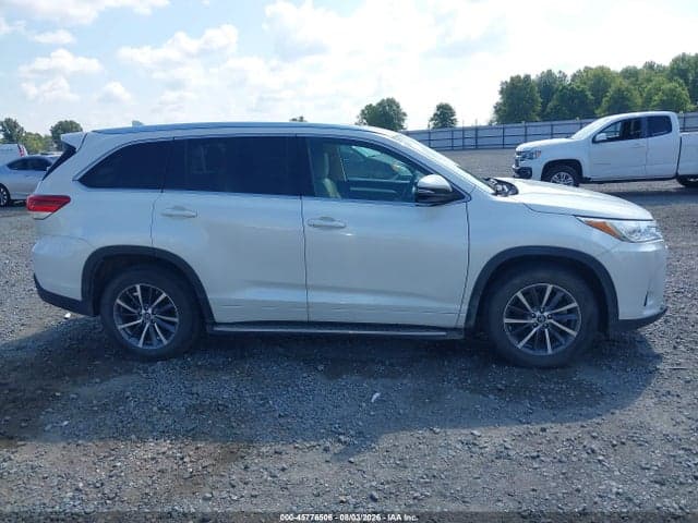 2017 TOYOTA HIGHLANDER XLE 13