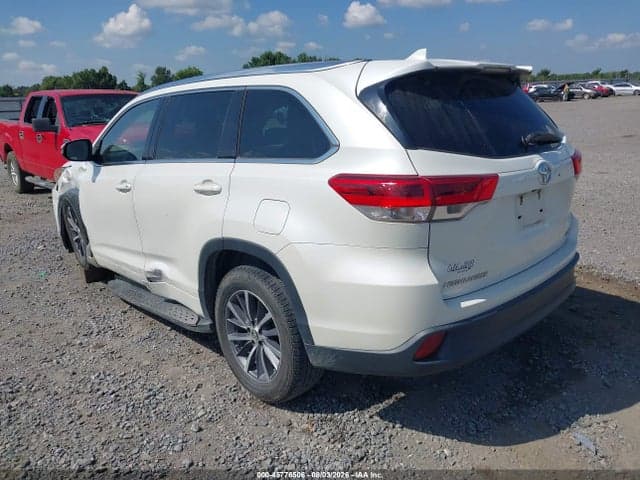 2017 TOYOTA HIGHLANDER XLE 3