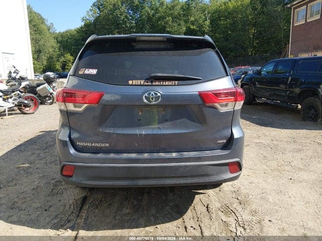 2018 TOYOTA HIGHLANDER LE 17