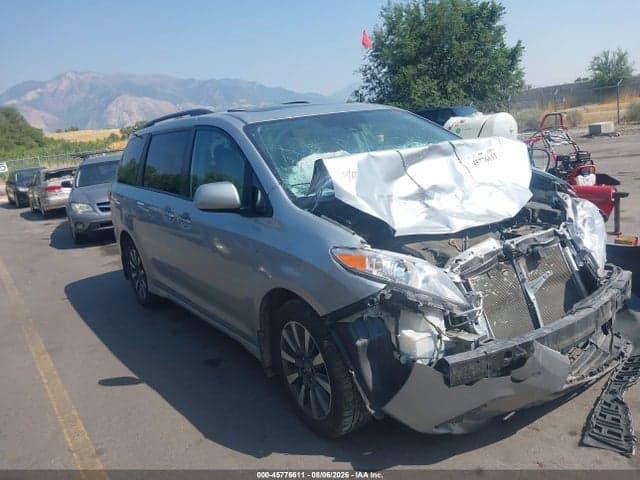 2020 TOYOTA SIENNA XLE 13