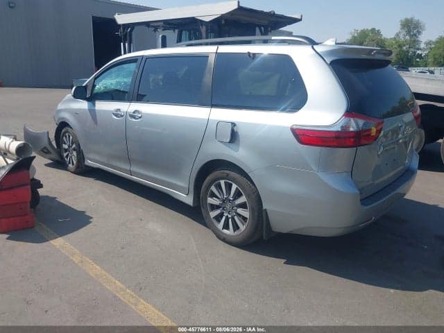 2020 TOYOTA SIENNA XLE 3