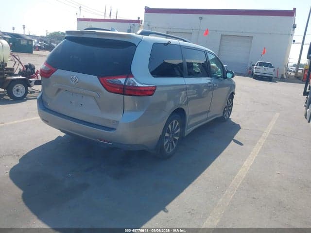 2020 TOYOTA SIENNA XLE 4
