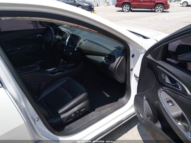 2017 CHEVROLET MALIBU 1LT 5