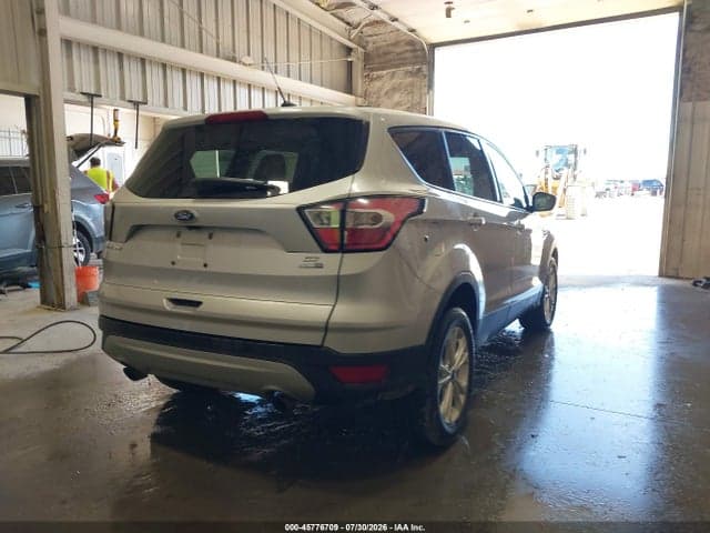 2017 FORD ESCAPE SE 4