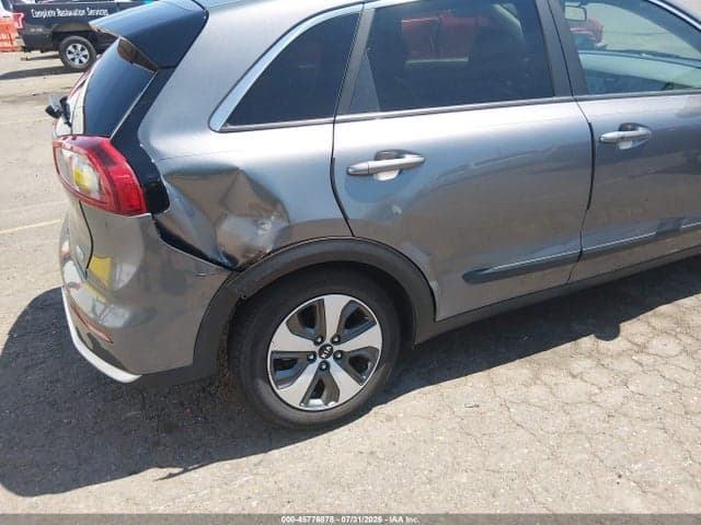 2017 KIA NIRO EX 6