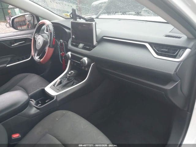 2024 TOYOTA RAV4 XLE 5