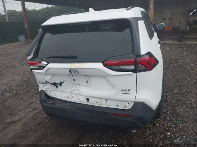 2024 TOYOTA RAV4 XLE 6