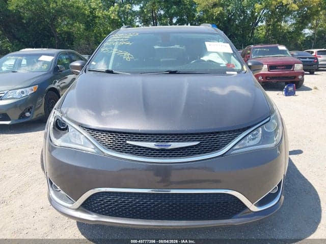 2019 CHRYSLER PACIFICA TOURING L 12