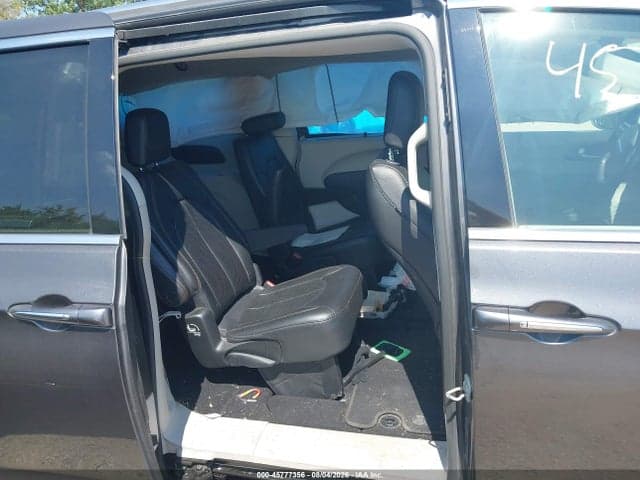 2019 CHRYSLER PACIFICA TOURING L 8