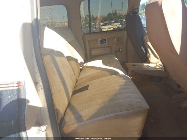 1986 CHEVROLET SUBURBAN C2 8