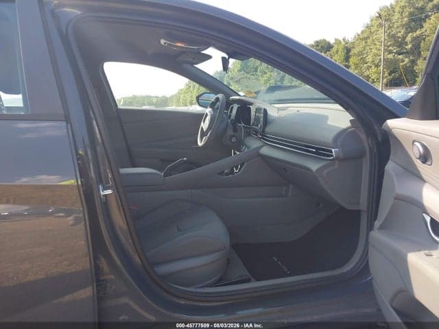 2023 HYUNDAI ELANTRA SE 5