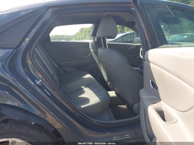2023 HYUNDAI ELANTRA SE 8