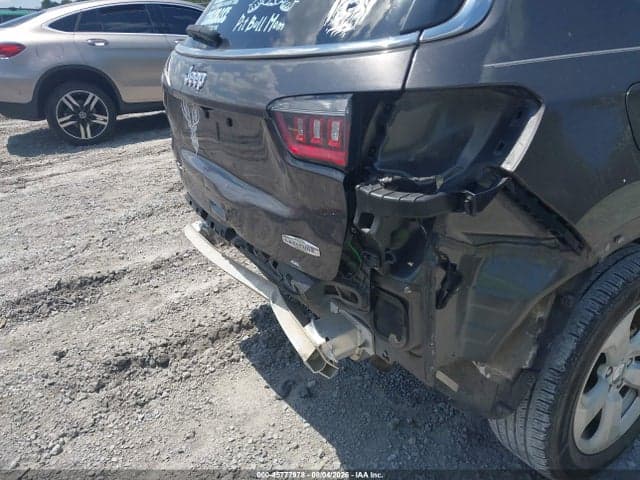 2018 JEEP COMPASS LATITUDE 4X4 19