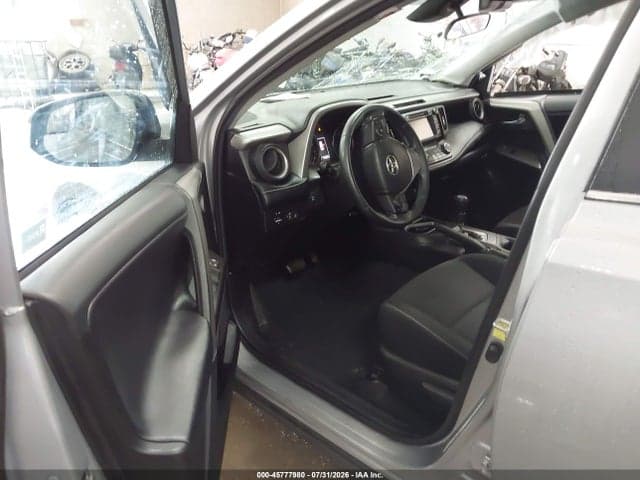 2018 TOYOTA RAV4 XLE 5