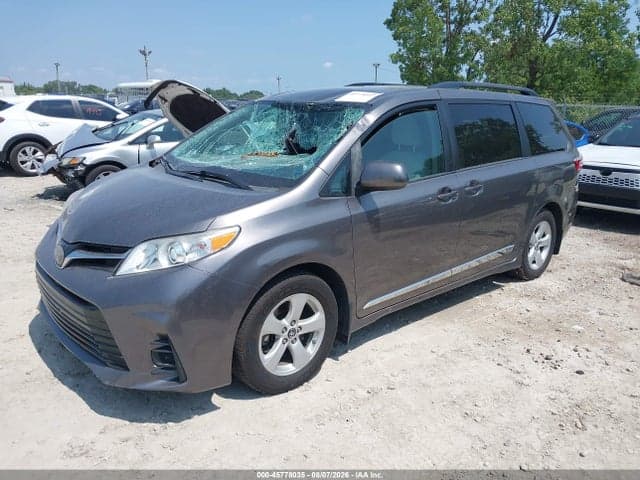 2018 TOYOTA SIENNA LE 8 PASSENGER 2