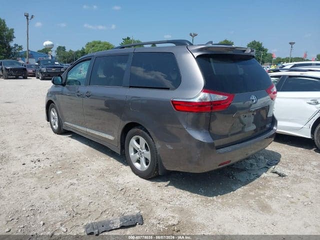 2018 TOYOTA SIENNA LE 8 PASSENGER 3