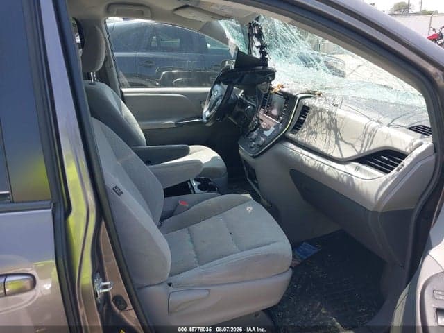2018 TOYOTA SIENNA LE 8 PASSENGER 5