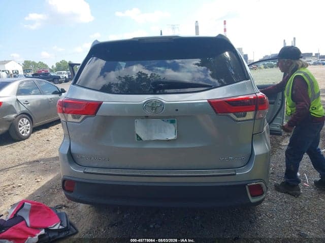 2018 TOYOTA HIGHLANDER XLE 16