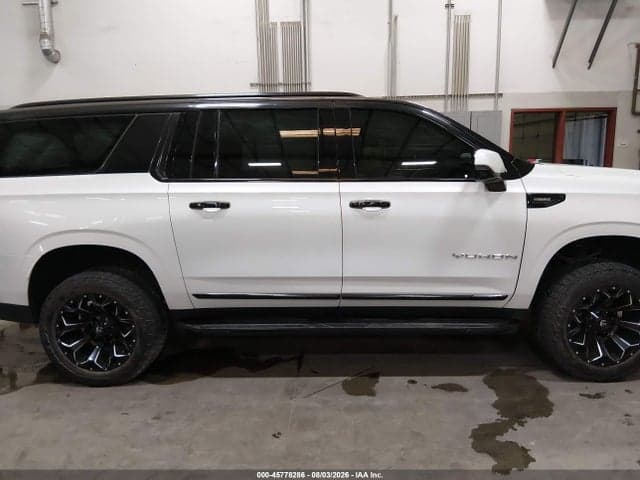 2021 GMC YUKON XL SLT 13