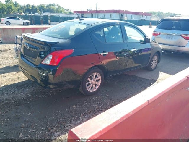 2017 NISSAN VERSA 1.6 SV 4
