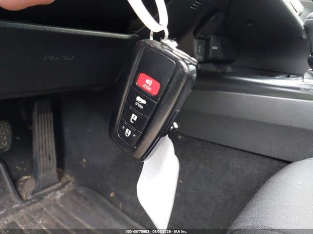 2018 TOYOTA CAMRY LE 11