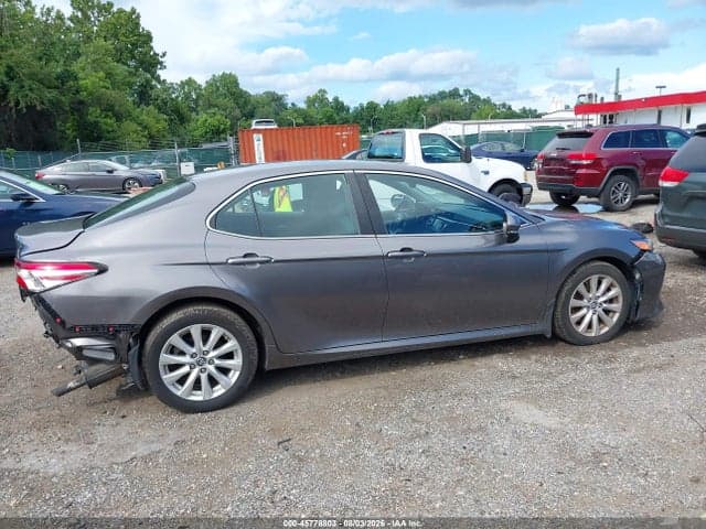 2018 TOYOTA CAMRY LE 14