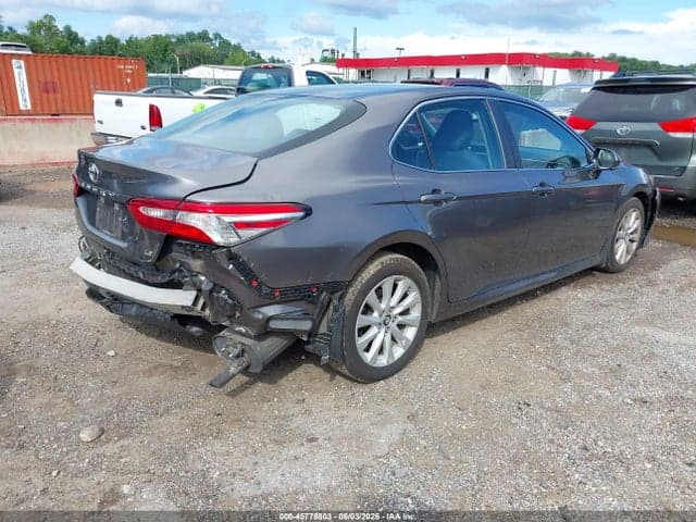 2018 TOYOTA CAMRY LE 4