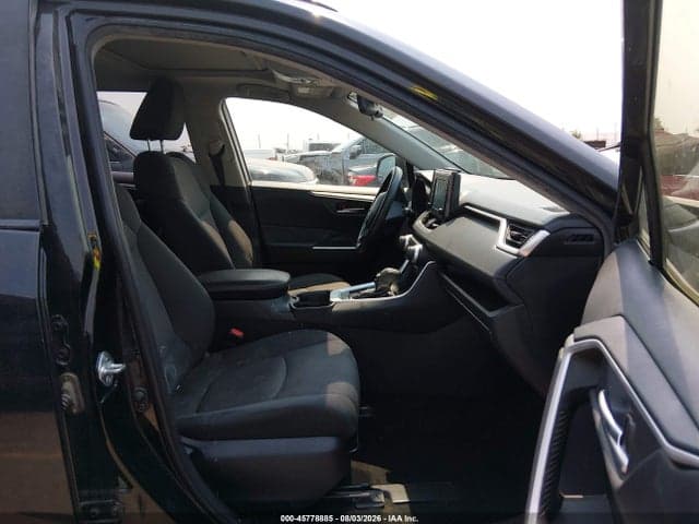 2019 TOYOTA RAV4 XLE 5