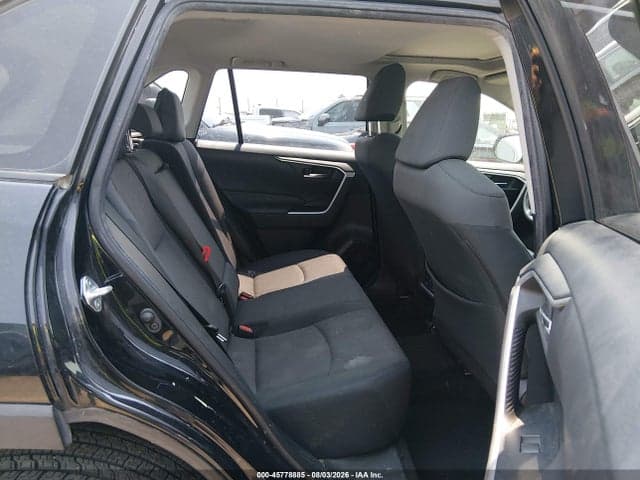 2019 TOYOTA RAV4 XLE 8