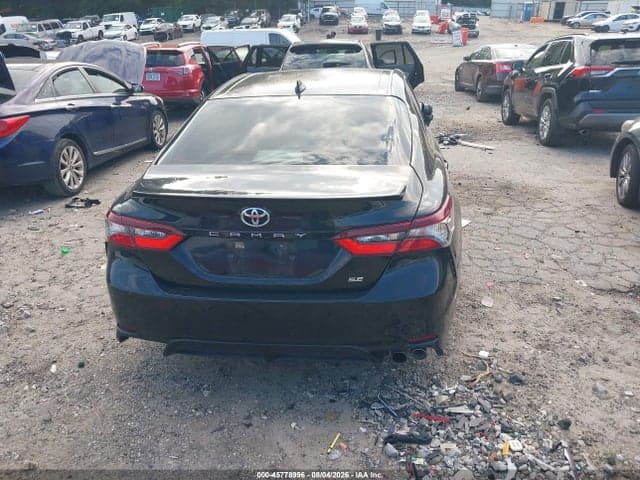 2021 TOYOTA CAMRY SE 16