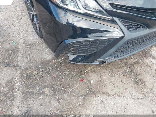 2021 TOYOTA CAMRY SE 18
