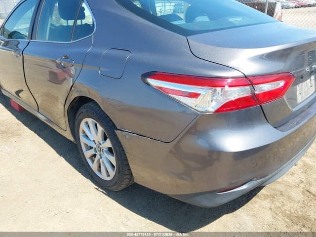 2018 TOYOTA CAMRY LE 18