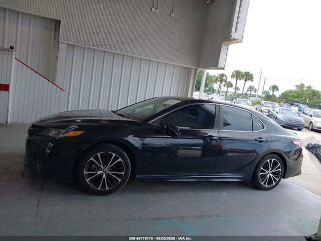 2020 TOYOTA CAMRY SE 14