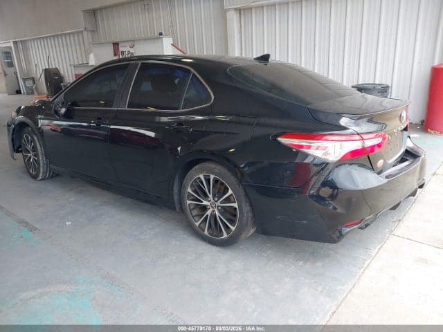 2020 TOYOTA CAMRY SE 3