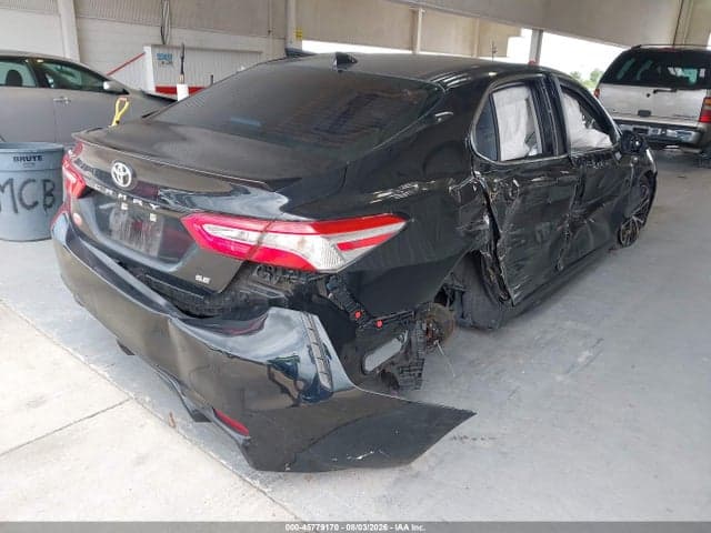 2020 TOYOTA CAMRY SE 4
