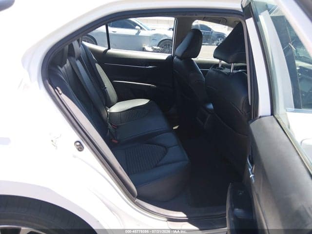 2020 TOYOTA CAMRY SE 8