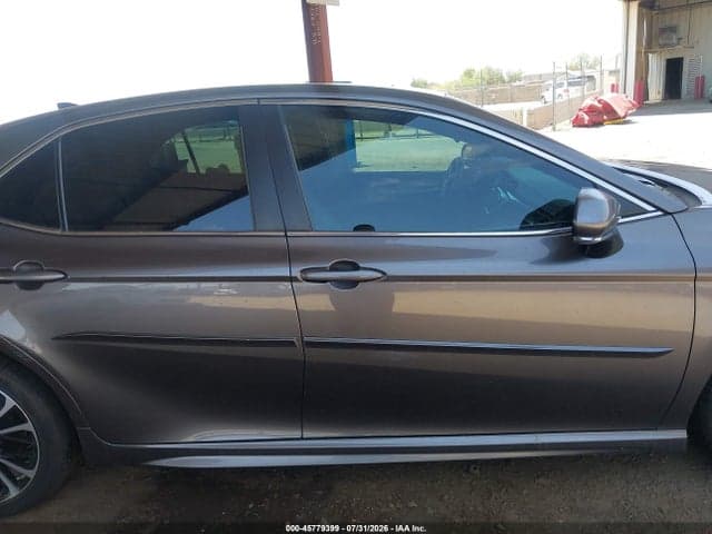 2019 TOYOTA CAMRY SE 14