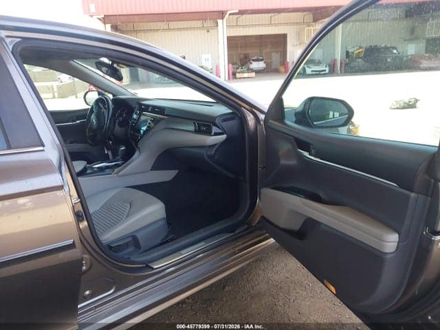 2019 TOYOTA CAMRY SE 5