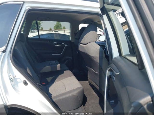 2021 TOYOTA RAV4 XLE 8