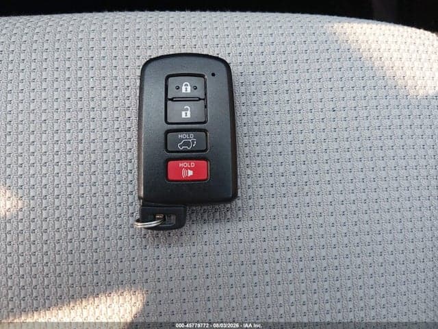 2018 TOYOTA RAV4 XLE 11